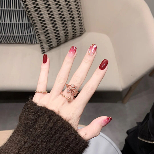 做美甲的女生能娶嗎，指甲油為什么一個(gè)小時(shí)都干不了
