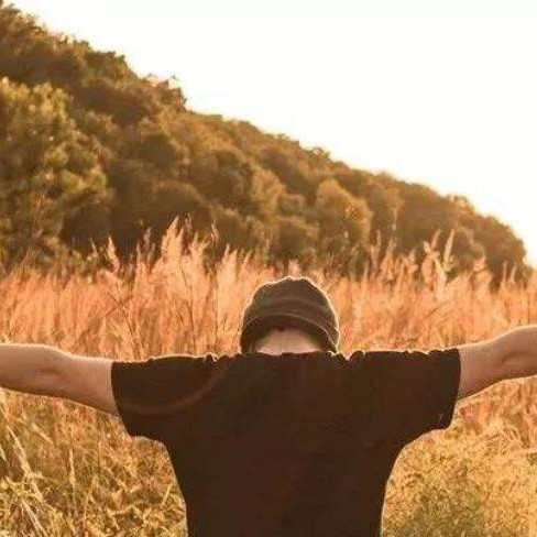怎樣判斷男人已經(jīng)放下一段感情了，男人放下一段感情的5個表現(xiàn)