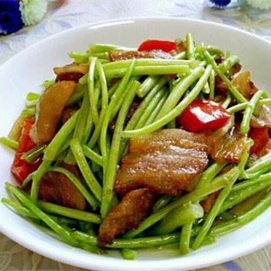 臘肉直接蒸還是用水煮，臘肉炒什么配菜好吃