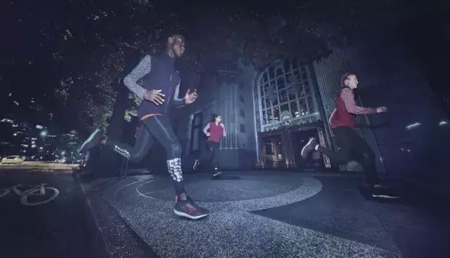 這下 OK 了，秋冬你也可以穿著 adidas UltraBOOST 咯