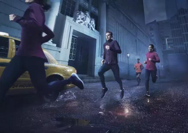 這下 OK 了，秋冬你也可以穿著 adidas UltraBOOST 咯