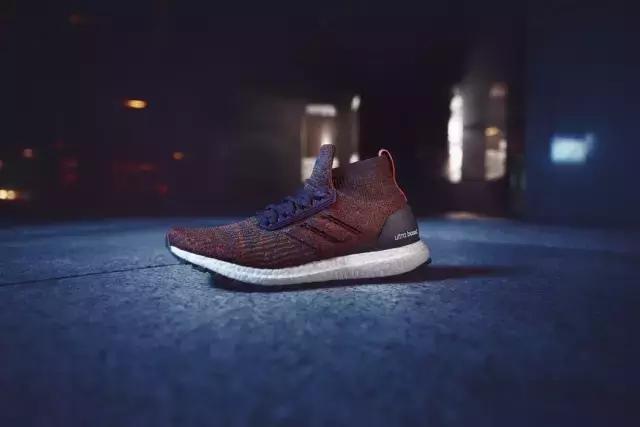 這下 OK 了，秋冬你也可以穿著 adidas UltraBOOST 咯