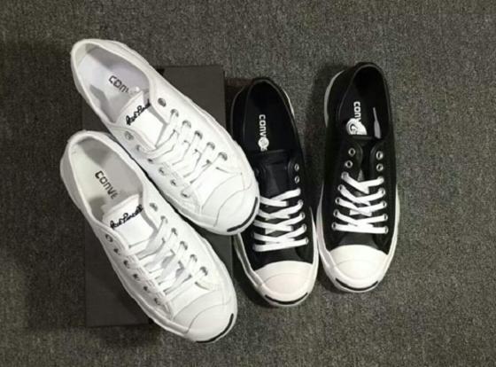 經典帆布鞋：匡威和vans哪個好？