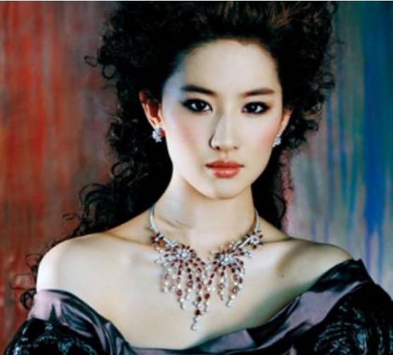 得罪化妝師真的后果不堪設(shè)想~就連女神楊冪神仙姐姐劉亦菲都難逃