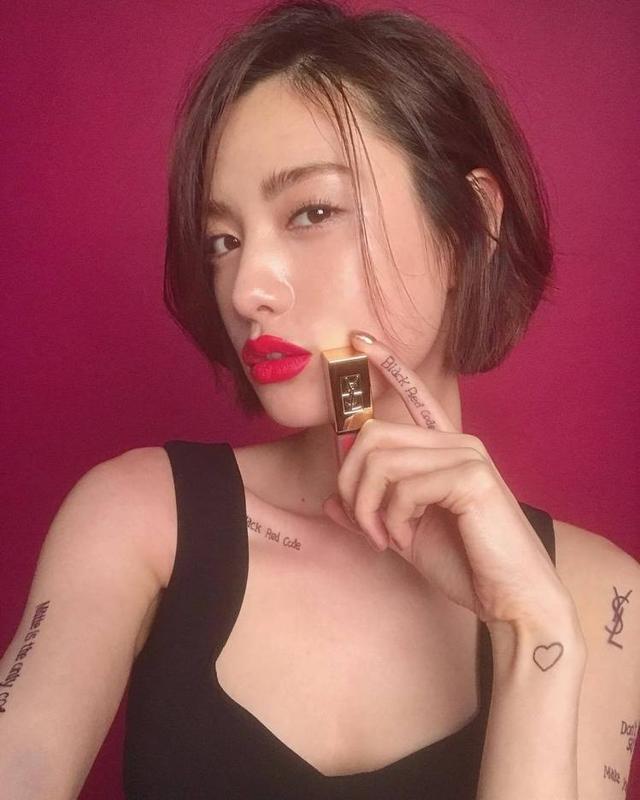 服裝跟著發(fā)型走，看NANA減短后變得多帥氣