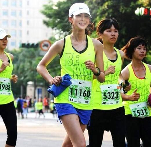 想通過跑步減肥瘦身成功？你首先要學(xué)會如何拉伸！