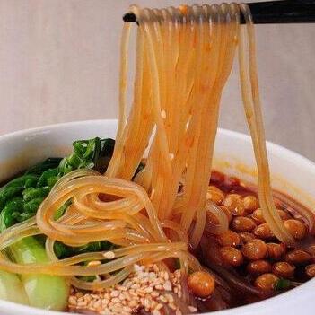 賣(mài)酸辣粉月入10萬(wàn)，賣(mài)酸辣粉有這么賺錢(qián)嗎