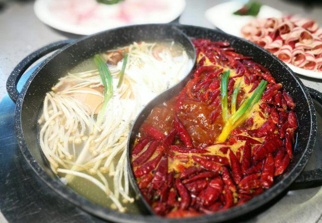 羊肉湯里煮上一盤豌豆尖，萬般愁悶都融在滾燙的湯里了