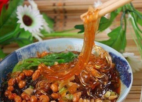 90后小伙賣酸辣粉月入10萬，賣酸辣粉有這么賺錢嗎