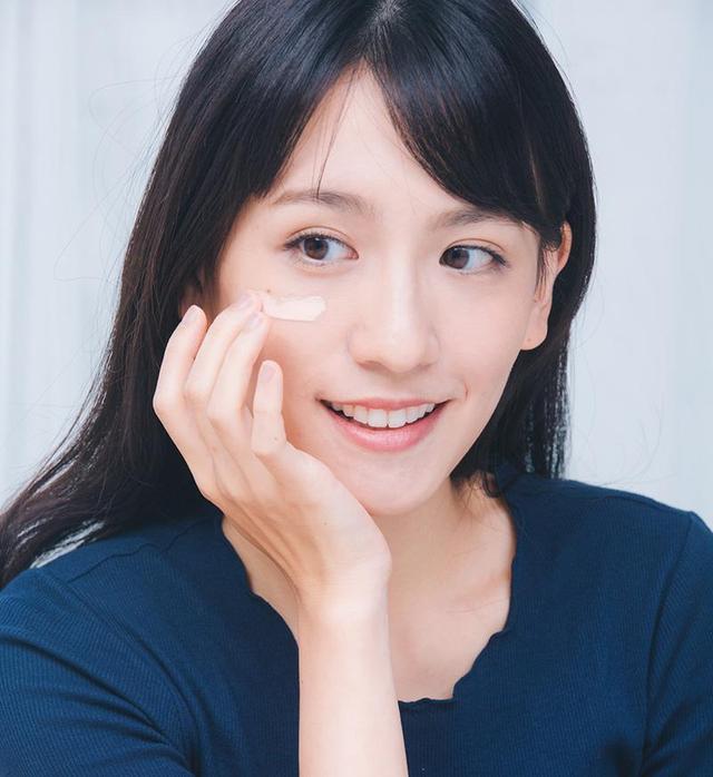 60秒搞定底妝+腮紅+修容，懶妞一定要入手！