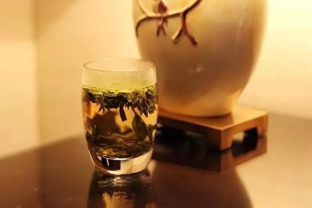 倒掉隔夜茶，你將后悔死！