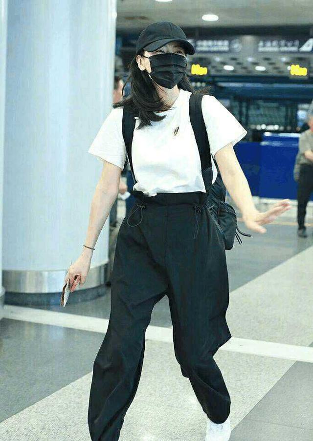 清新脫俗的國(guó)民女神高圓圓，教你如何練成街拍女王