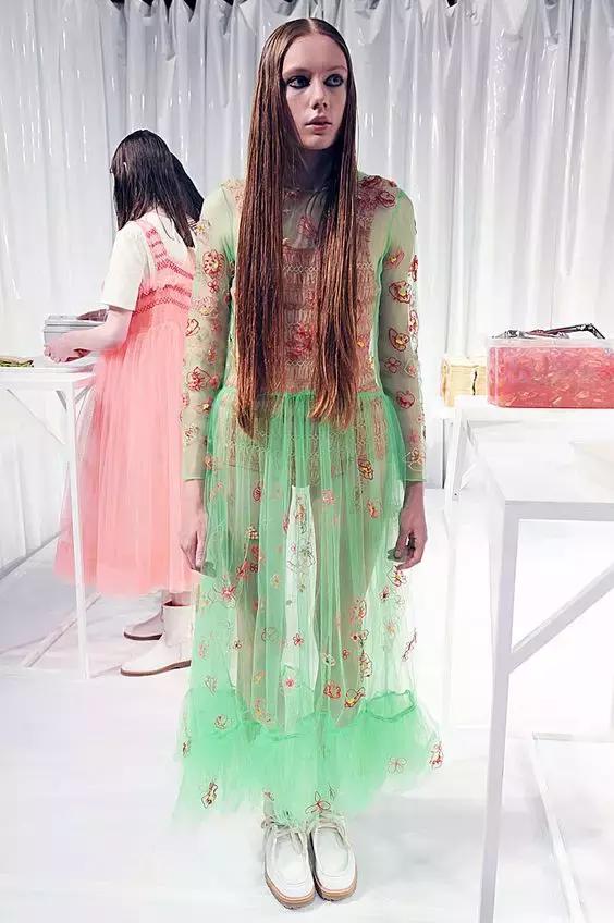 服裝搭配：女人到了25+的年齡，衣服別這樣穿！