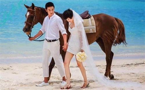 從校園到結(jié)婚一路走來20年，有一種愛情叫陸毅和鮑蕾！
