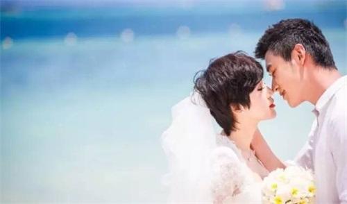 從校園到結(jié)婚一路走來20年，有一種愛情叫陸毅和鮑蕾！