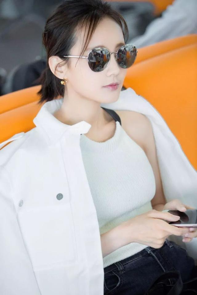 李一桐自然清新機場街拍大片欣賞