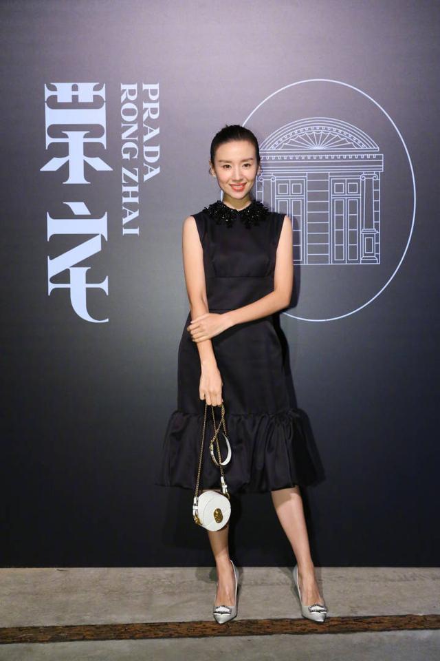 董潔章澤天章子怡劉濤同臺(tái)，董潔劉濤臺(tái)下坐一起，奶茶妹妹最低調(diào)