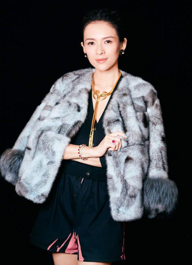 董潔章澤天章子怡劉濤同臺，董潔劉濤臺下坐一起，奶茶妹妹最低調(diào)