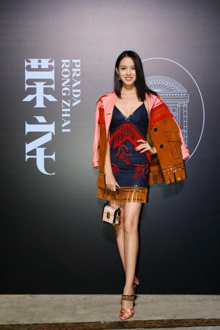 董潔章澤天章子怡劉濤同臺，董潔劉濤臺下坐一起，奶茶妹妹最低調(diào)