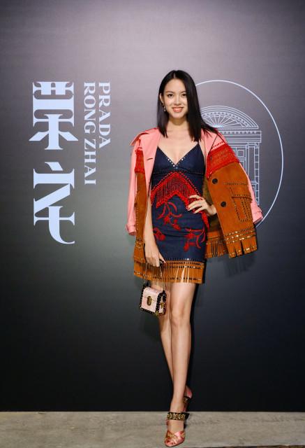 董潔章澤天章子怡劉濤同臺，董潔劉濤臺下坐一起，奶茶妹妹最低調(diào)