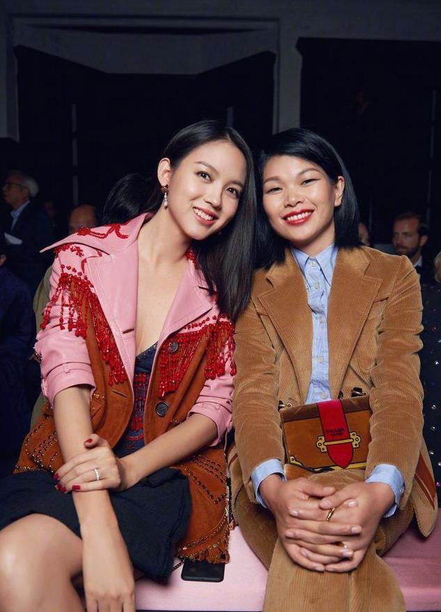 董潔章澤天章子怡劉濤同臺，董潔劉濤臺下坐一起，奶茶妹妹最低調