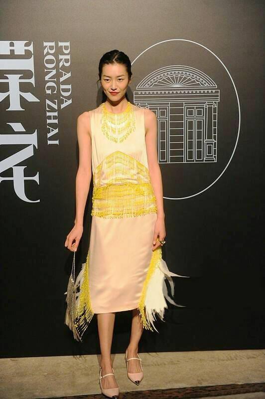 董潔章澤天章子怡劉濤同臺，董潔劉濤臺下坐一起，奶茶妹妹最低調