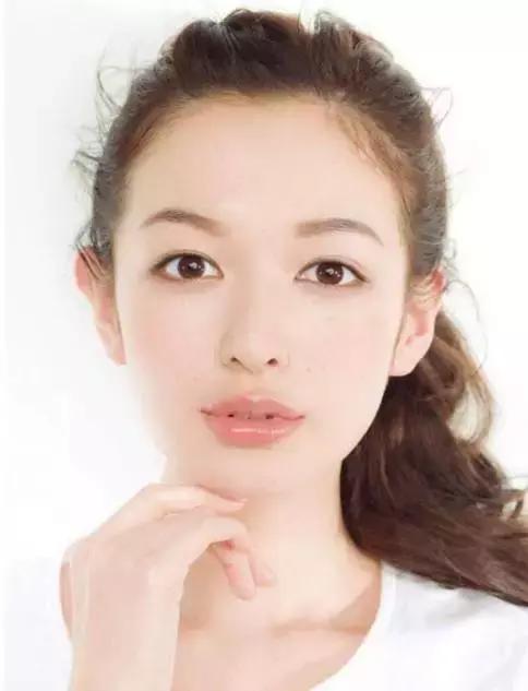 最流行的唇妝，自然柔和的色彩清新自然，這么美的唇，這么美的你