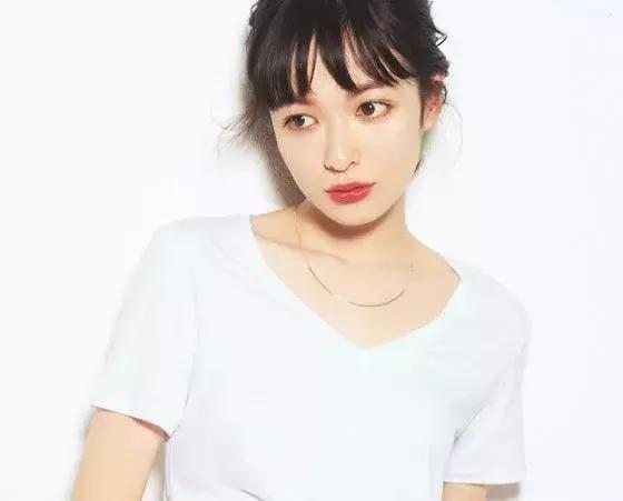 最流行的唇妝，自然柔和的色彩清新自然，這么美的唇，這么美的你