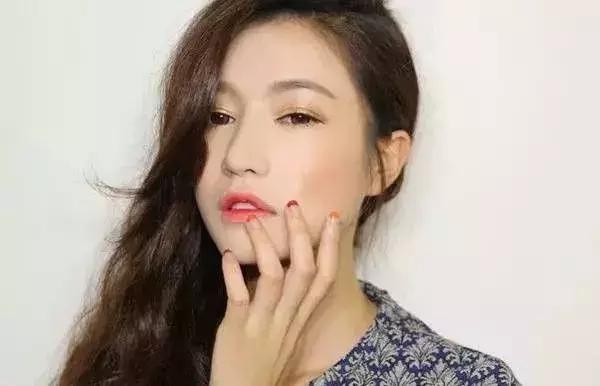 最流行的唇妝，自然柔和的色彩清新自然，這么美的唇，這么美的你