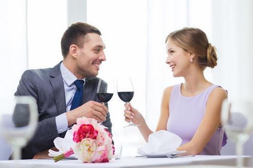 當(dāng)女人釋放出四個(gè)信號(hào)，便是女人心甘情愿被你追上！