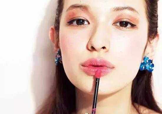 凡士林去黑頭，木瓜霜DIY彩妝？這些平價萬能的東西還能怎么用？