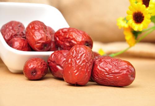 冬季天寒紅棗桂圓最滋補(bǔ)，提高人體免疫力，還延緩衰老