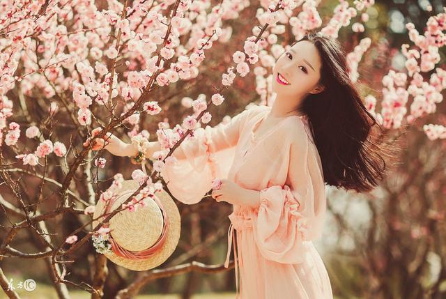 如果一個女孩對你有意思，都會有以下4個特征