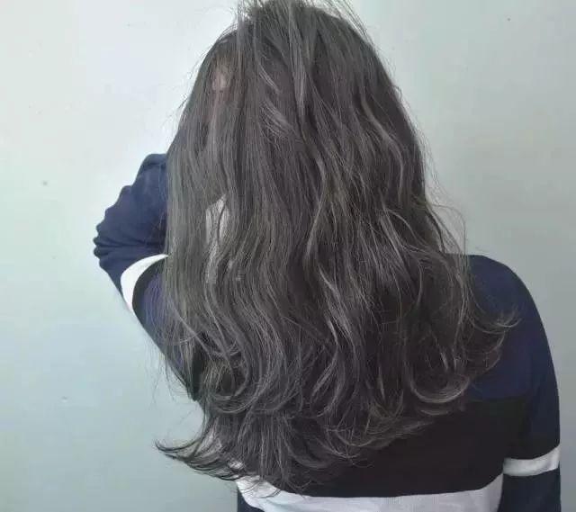 圓臉方臉妹子福音來了！今年最流行“仙女燙”，讓你美出新高度！