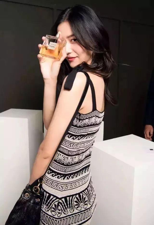 圓臉方臉妹子福音來了！今年最流行“仙女燙”，讓你美出新高度！
