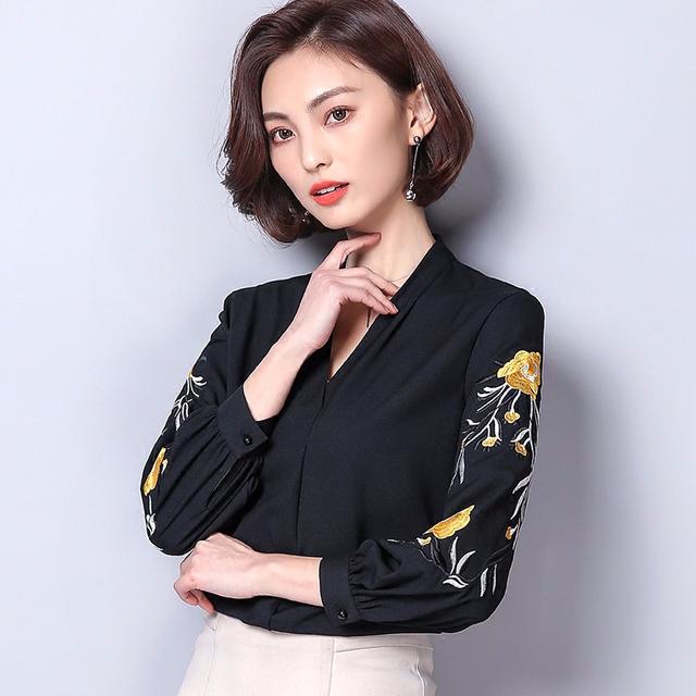 雪紡衫版型清新而優(yōu)雅，高貴又優(yōu)雅，手感柔軟舒適，彰顯女人味