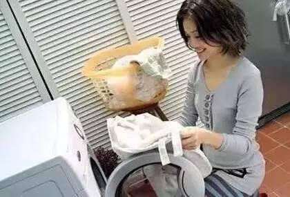 衣服染色怎么辦？用這招都能洗得掉，簡(jiǎn)直不要太給力！