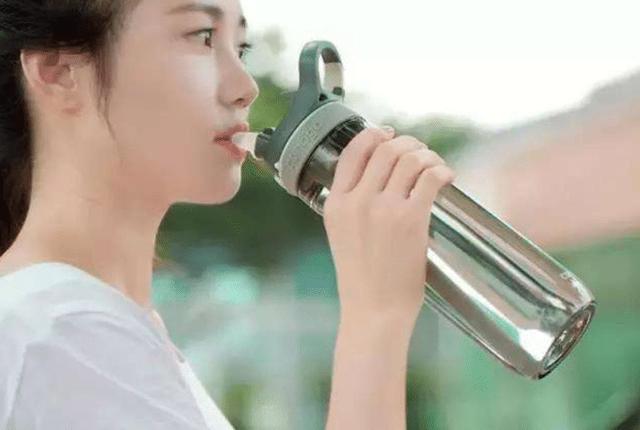 為什么韓國女生皮膚這么好？看看人家怎么護(hù)膚的，再看看你自己