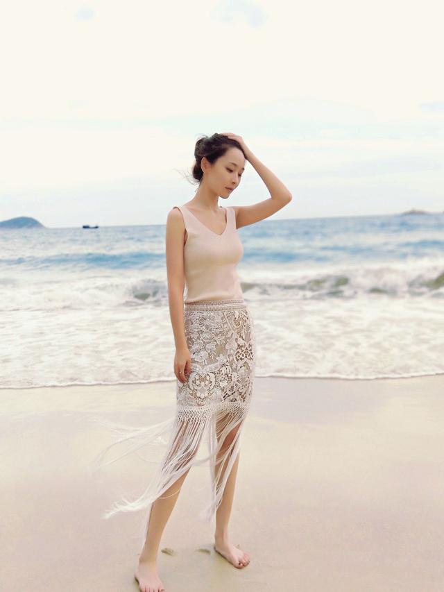 《怒海潛沙》她演阿寧，換上時(shí)裝卻像變了個(gè)人，都認(rèn)不出來了