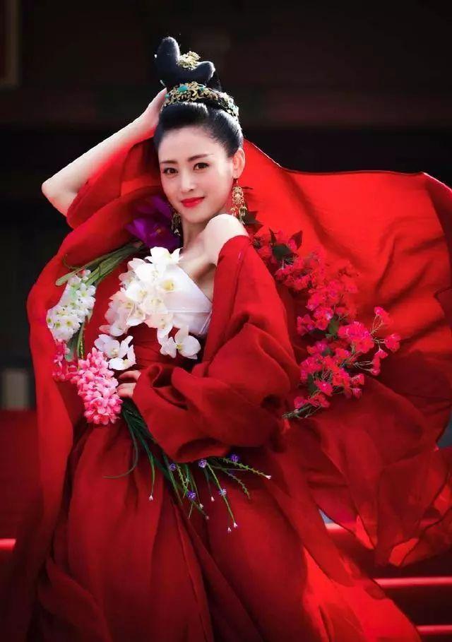 深蹲卸妝外加魔鬼的步伐 有哪個(gè)女明星健身能拼過她？
