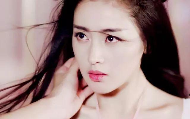 深蹲卸妝外加魔鬼的步伐 有哪個(gè)女明星健身能拼過她？