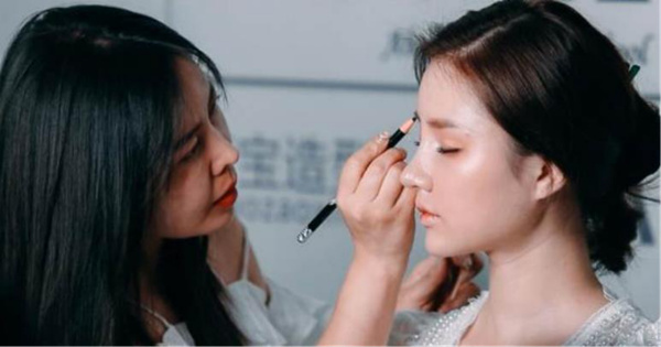 為什么不建議做化妝師，化妝師是青春飯么