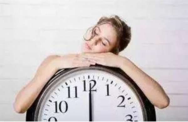 女人前額白發(fā)多是缺啥，女人前額白發(fā)吃什么好
