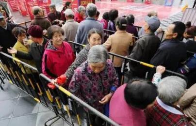 三種姥姥不宜帶孩子，三種家庭不宜姥姥帶孩子