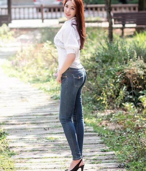 為什么女人對緊身牛仔褲很癡迷?