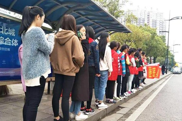 為什么很少人穿旗袍，為什么大街上很少人穿旗袍