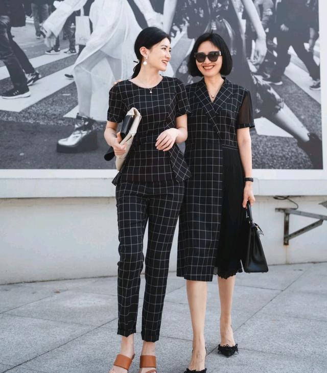五十歲穿什么裙子適合，老年人的胸罩買什么顏色的好