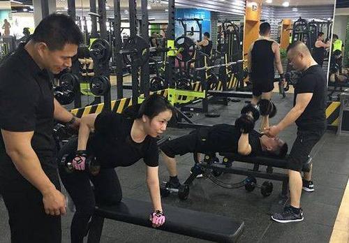 老婆請私人教練合適嗎，女生找男私教什么心態(tài)