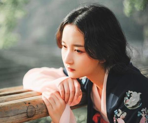 女人面部五官看富貴，手腕特別細的女人命運