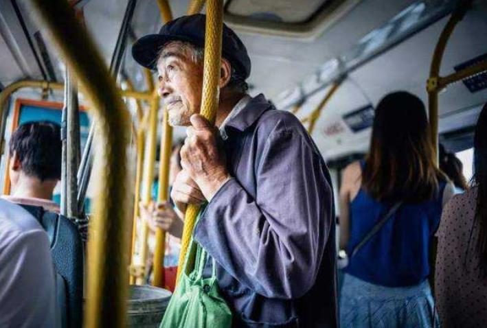 老人三個毛病討人厭，老人頭發(fā)不白迷信說法